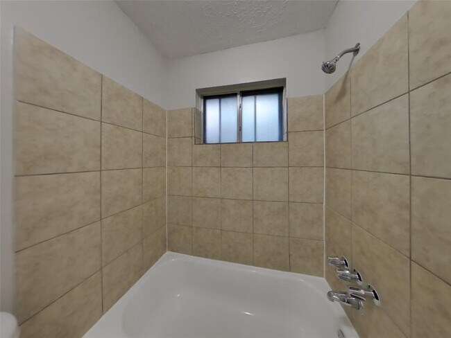 Building Photo - 120 WoodCrest Dr
