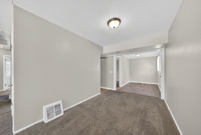 Building Photo - Section 8 Accepted