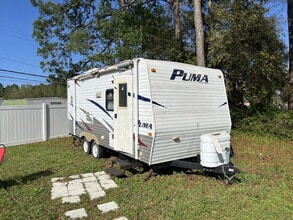 Building Photo - "Cozy Coastal Retreat: Charming 1-Bedroom ...