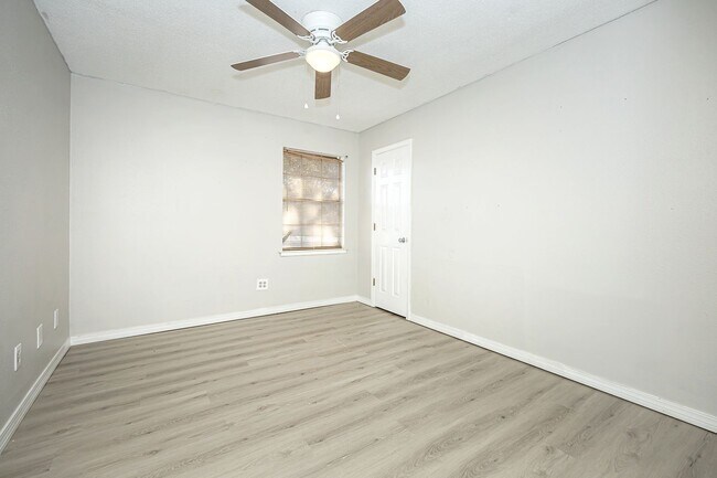 Building Photo - Charming 3-Bed, 2-Bath Home in Pascagoula – Great Location!