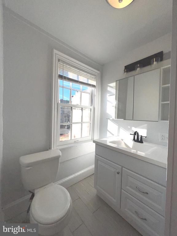 Building Photo - 405 N 2nd St