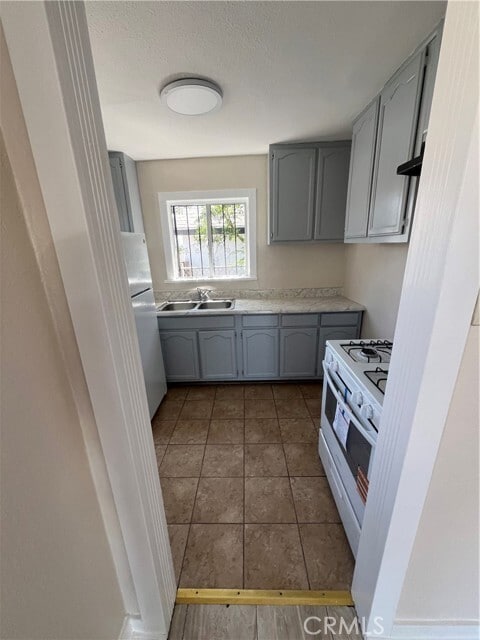 Building Photo - 5216 S Budlong Ave