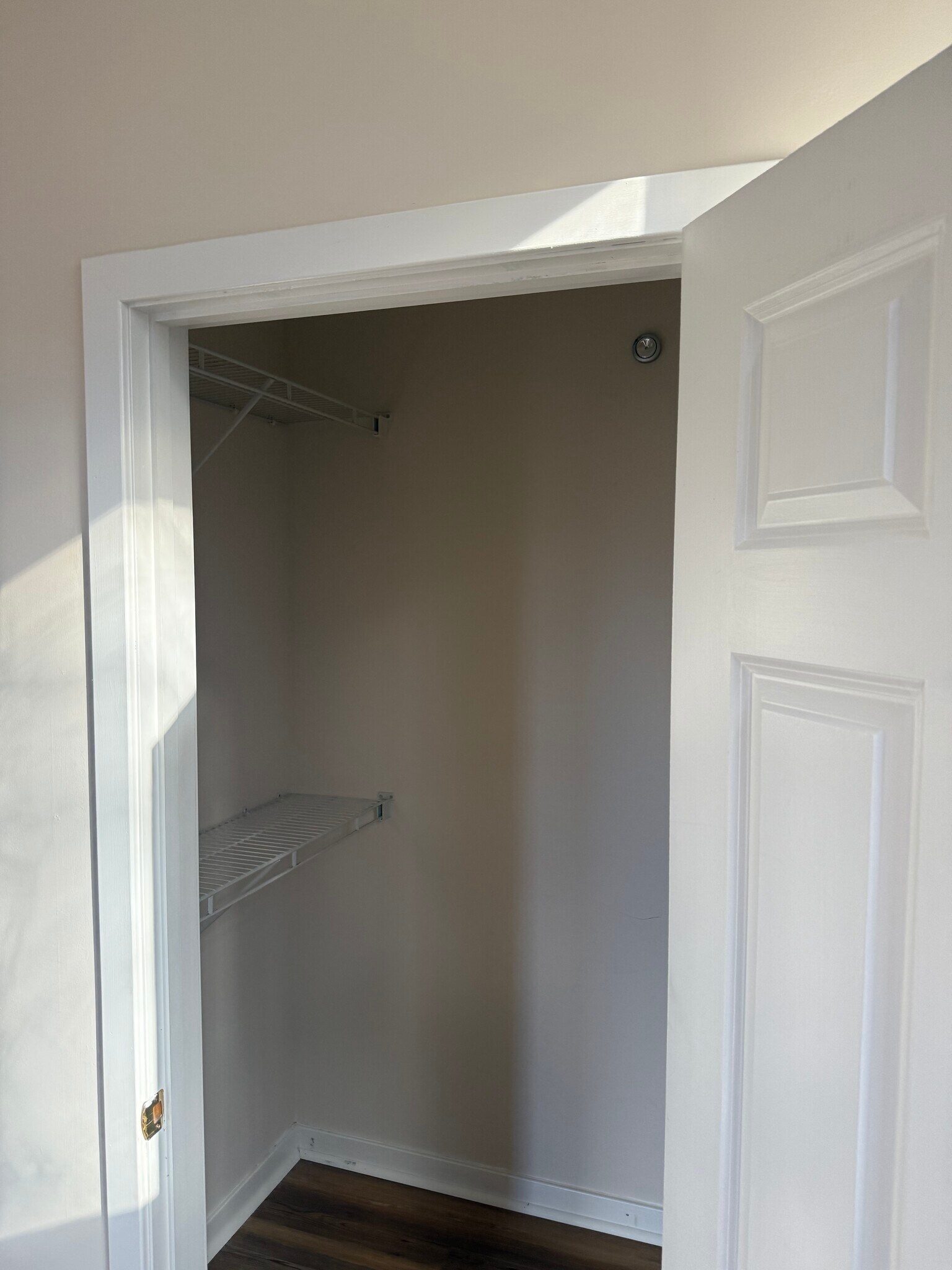 Building Photo - 100 Center St