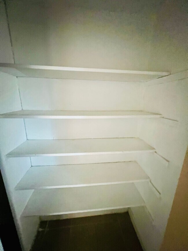 Building Photo - 411