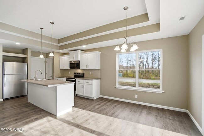 Building Photo - 2888 Lake Cir Dr