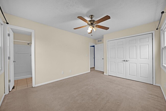 Building Photo - 611 Harvard Dr