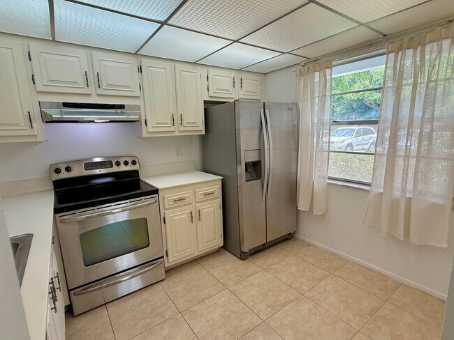 Building Photo - 4602 Martinique Way