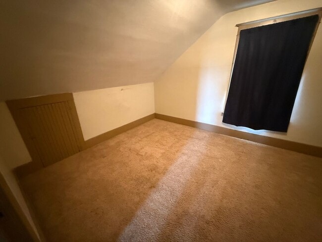 Building Photo - 3 Bed 1 Bath + Bonus Room and Yard