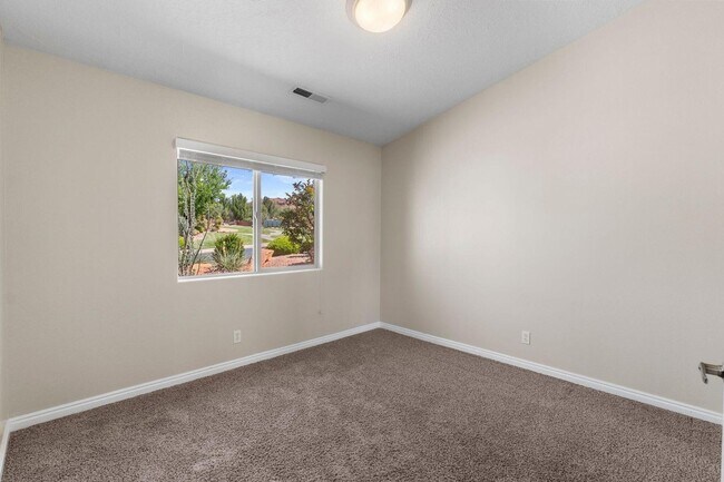Building Photo - Sedona Hills Stunner!