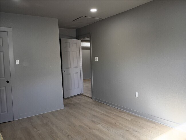 Building Photo - 5617 Malmedy Rd