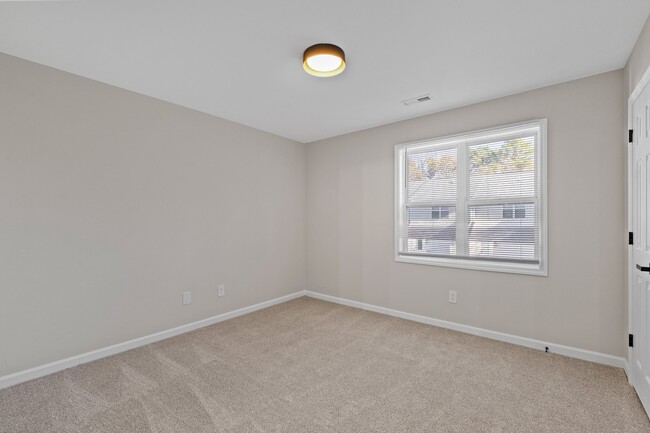 Building Photo - 365 E Williams St