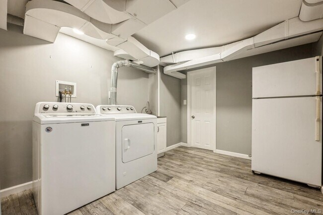 Building Photo - 212 Fernwood Terrace
