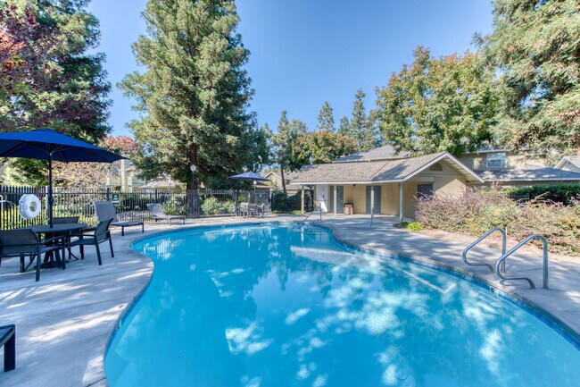 Building Photo - Cottonwood Grove