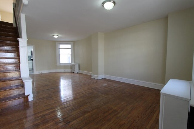 Building Photo - 124 W Pomona St