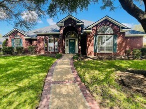 Building Photo - Amazing Midway ISD Home
