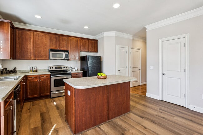 Building Photo - 1856 Perry Blvd NW