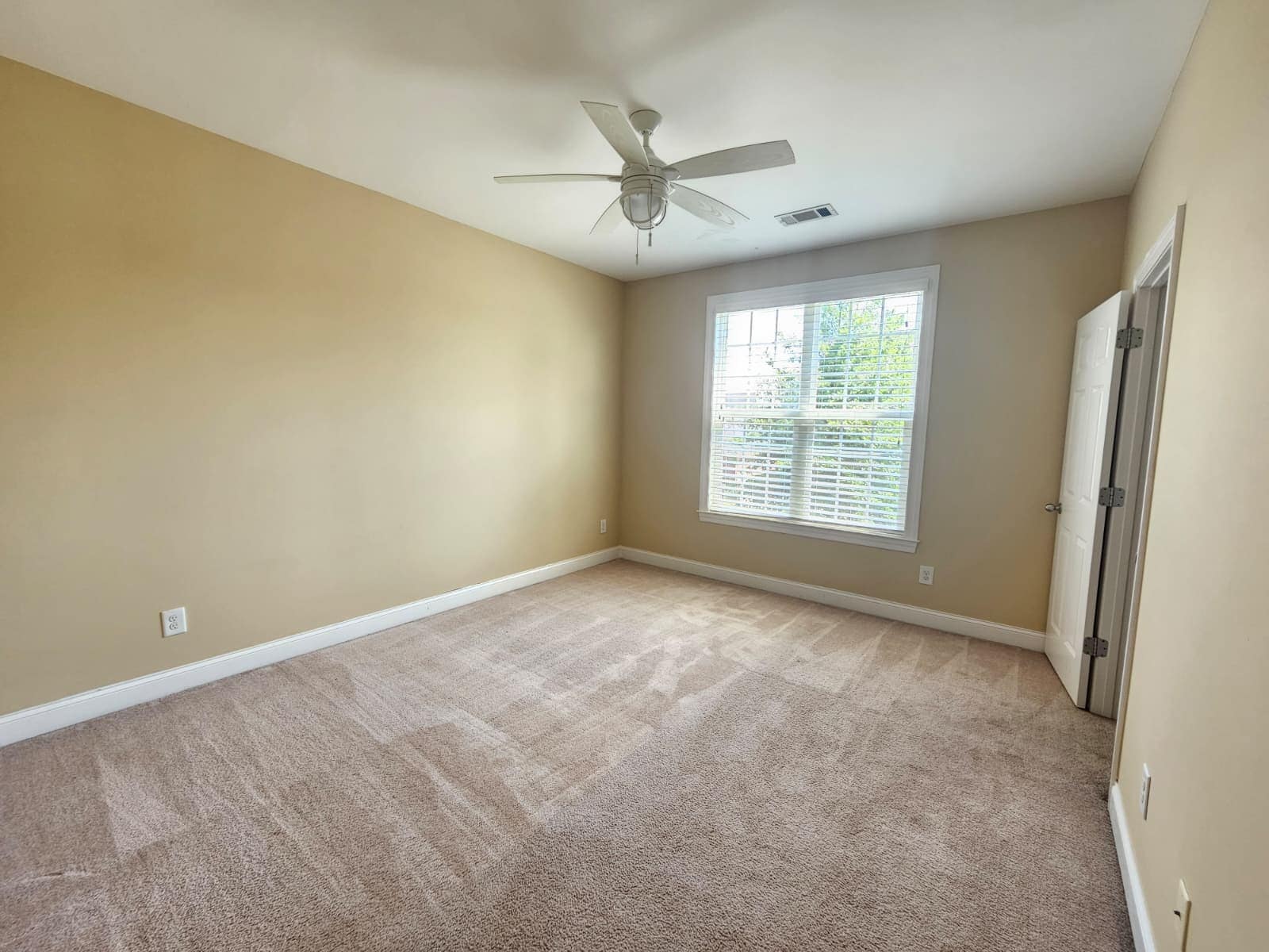 Building Photo - 1530 Bledsoe Ln