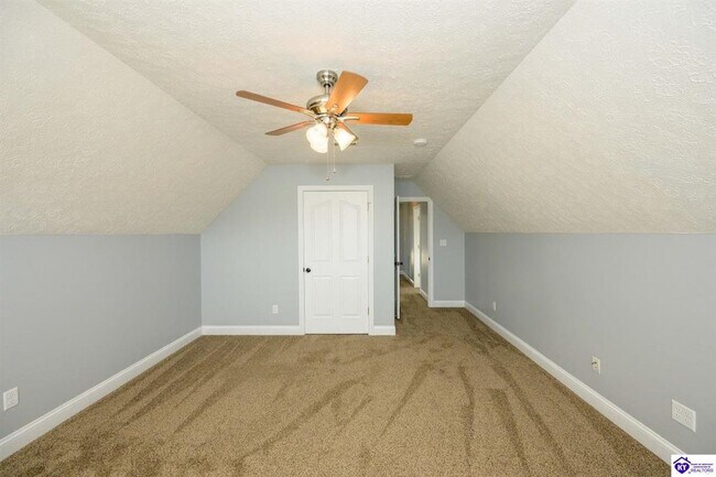 Building Photo - 611 Flushing Meadows Dr