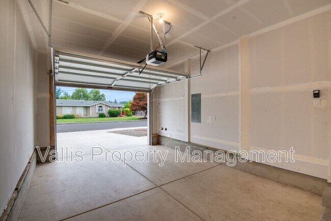 Building Photo - 4850 Heathwood St NE