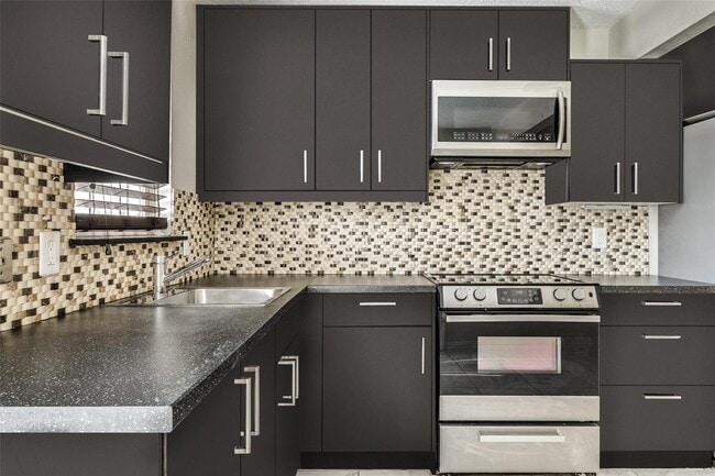 Building Photo - 5086 Matilda St