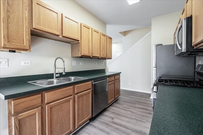 Building Photo - 2306 Reflections Dr