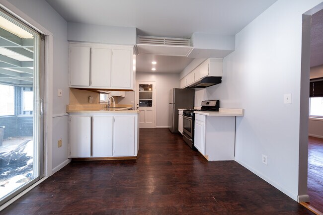 Building Photo - 445 Walnut Ln