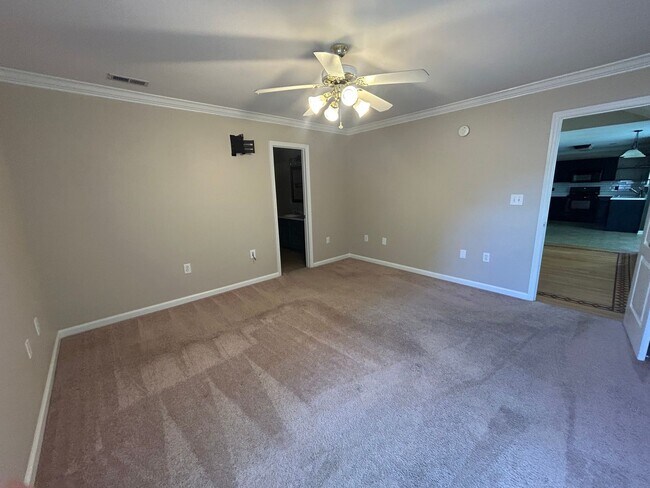 Building Photo - 5988 Vinemont Dr NW