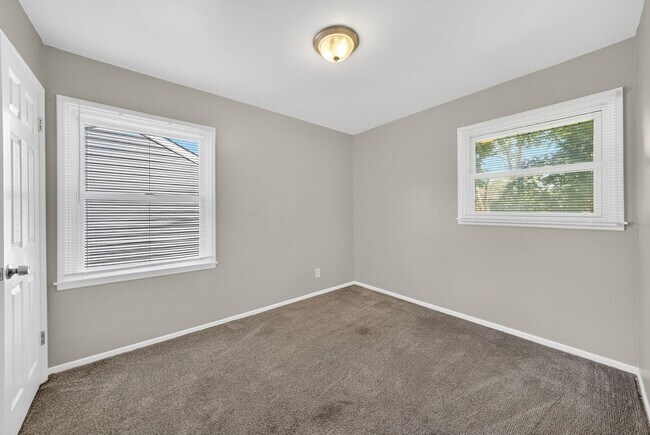 Building Photo - Section 8 Accepted