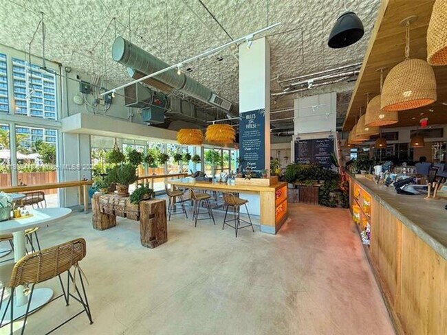 Building Photo - 2301 Collins Ave