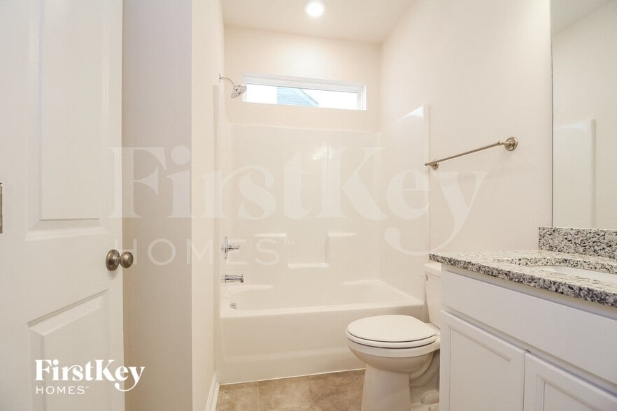 Building Photo - 423 Stonefence Dr