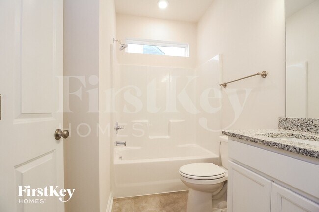 Building Photo - 423 Stonefence Dr