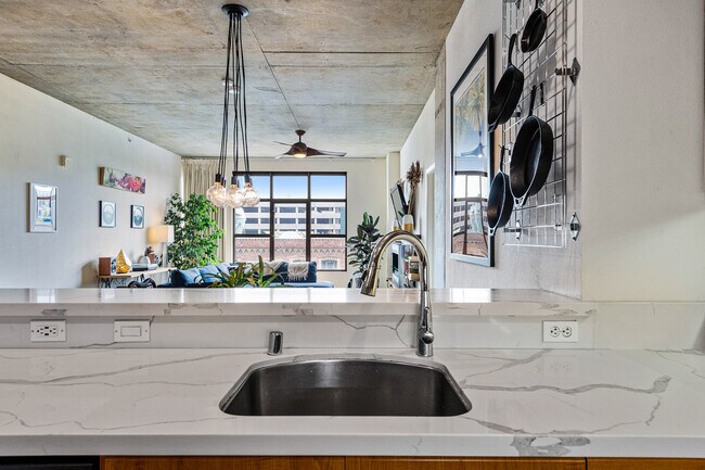 Building Photo - 288 3rd St