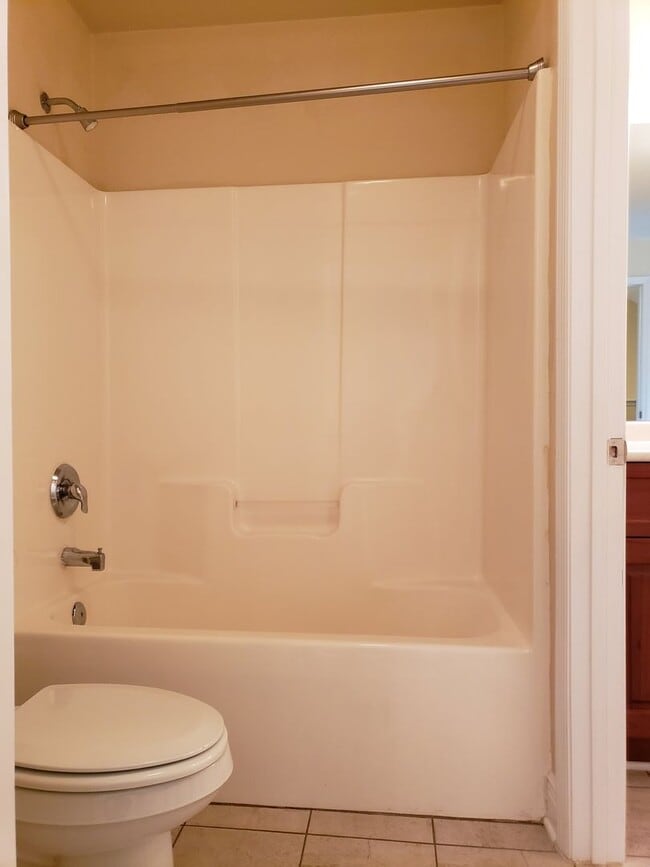 Building Photo - 3 bedroom town home for rent early January 2026, gated community with a garage for $1725 per month