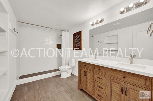 Building Photo - Single Family Home in Bluffdale!