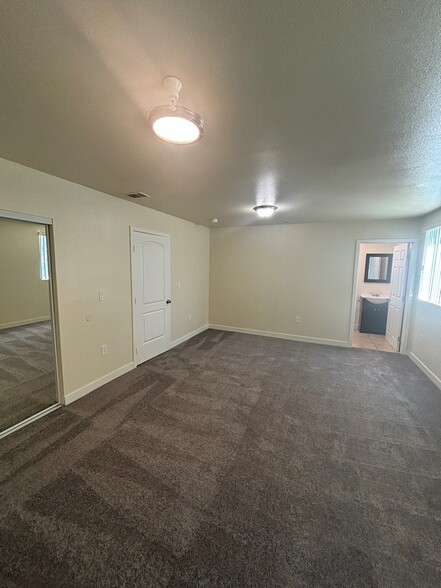 Building Photo - 347 E 107th St