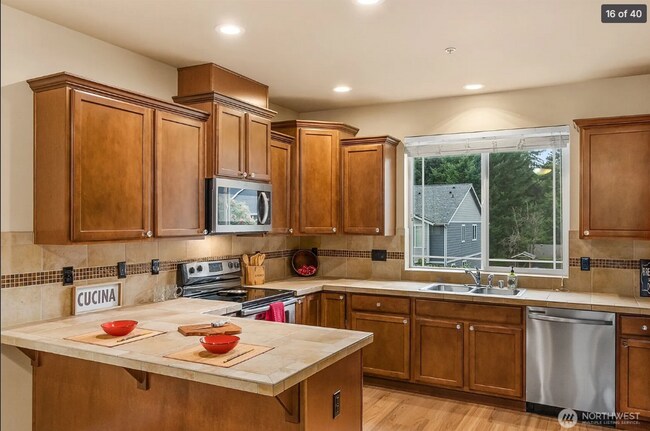 Building Photo - Rent: $2500 - 2 bed Condo