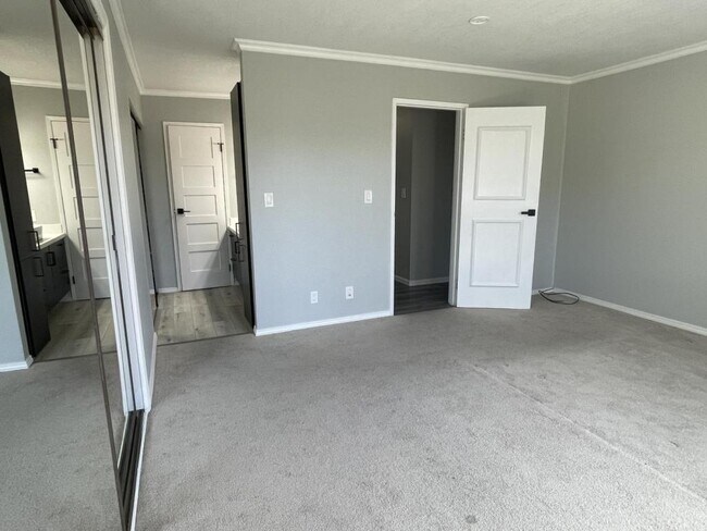 Building Photo - 381 Half Moon Ln #314