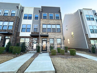 Building Photo - 4 Bedroom Townhome Located in Wendover Green