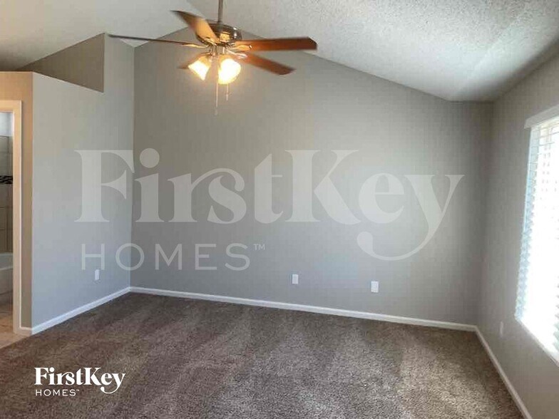 Building Photo - 235 N 22nd Pl