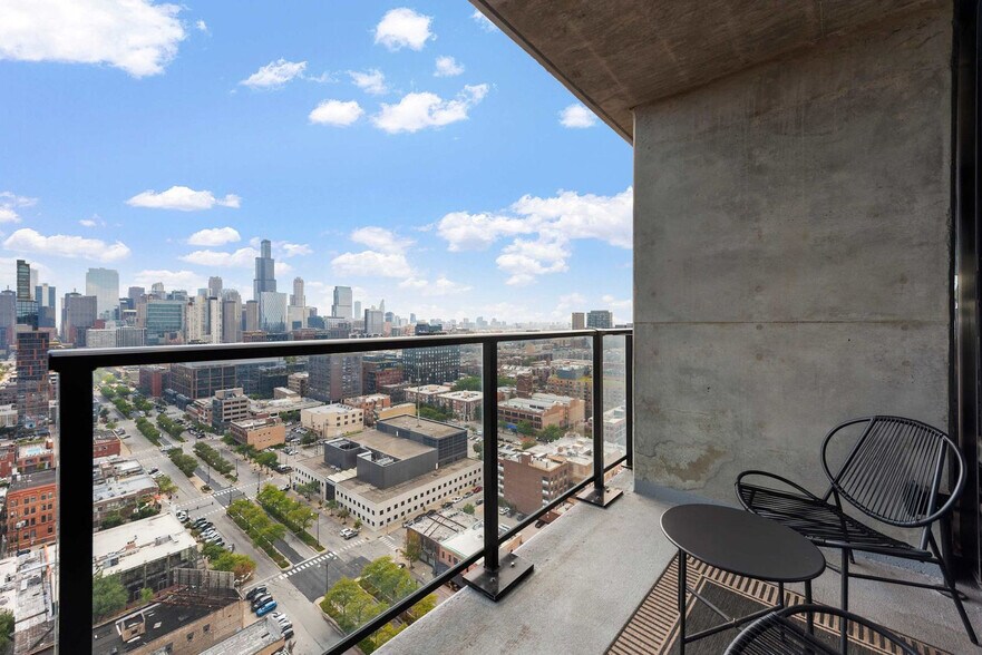 Building Photo - 1314 W Randolph St