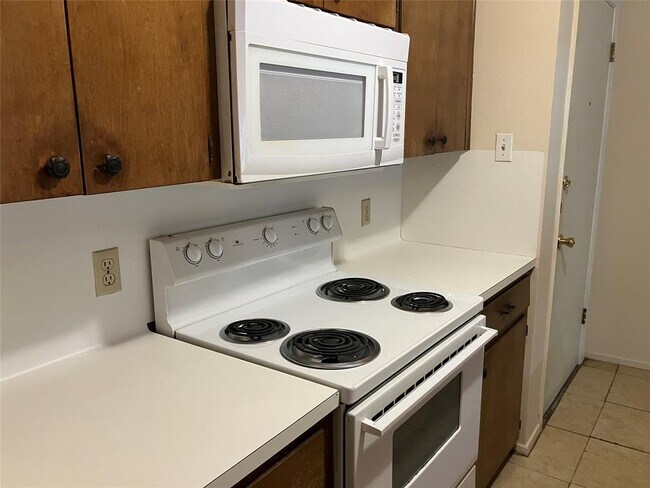 Building Photo - 8111 Ceberry Dr