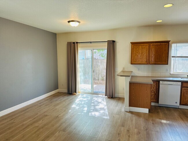 Building Photo - Charming Home in Terrific Central Location