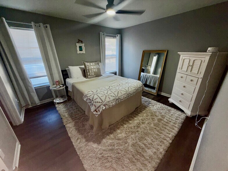 Building Photo - 2751 Bay Club Dr