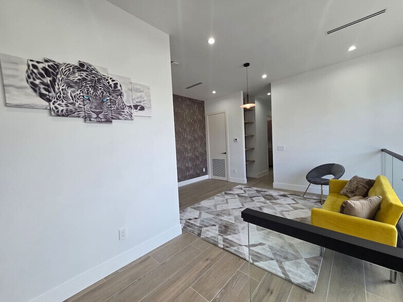 Building Photo - 1812 Miami Rd