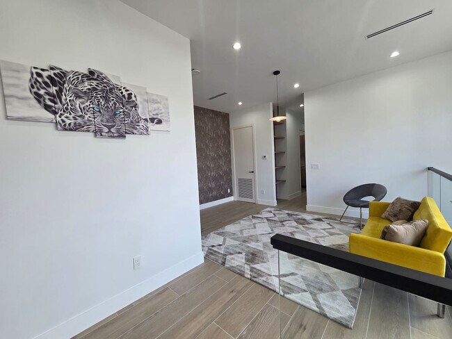 Building Photo - 1812 Miami Rd