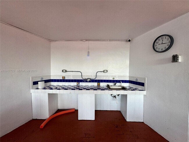 Building Photo - 2401 Collins Ave