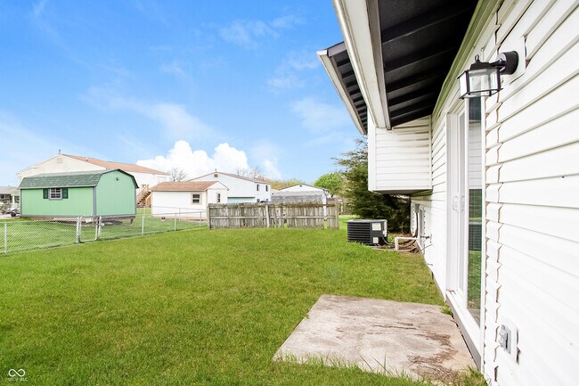 Building Photo - 607 Woods Crossing Dr