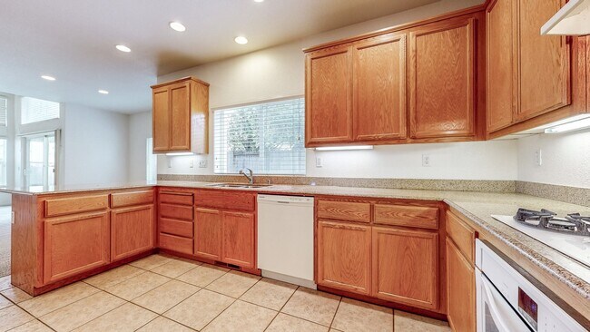 Building Photo - Desirable Skyhawk 3 bedroom Tri-Level Single Family