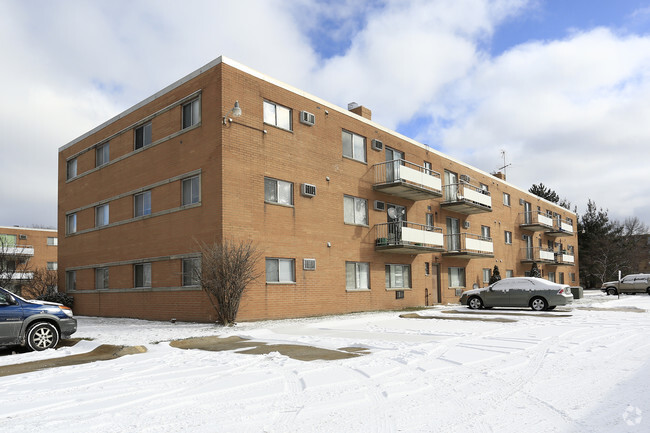 Building Photo - Rose Garden Apartments