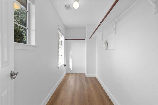 Building Photo - 5940 Silver Screen Dr